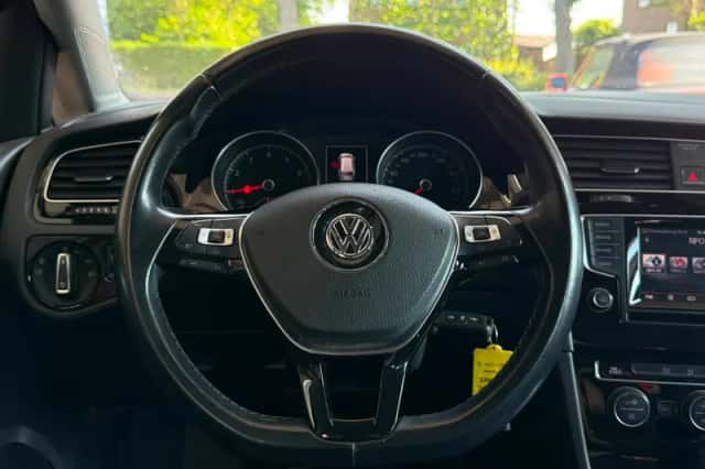 Volkswagen Golf (2015) thumbnail 6