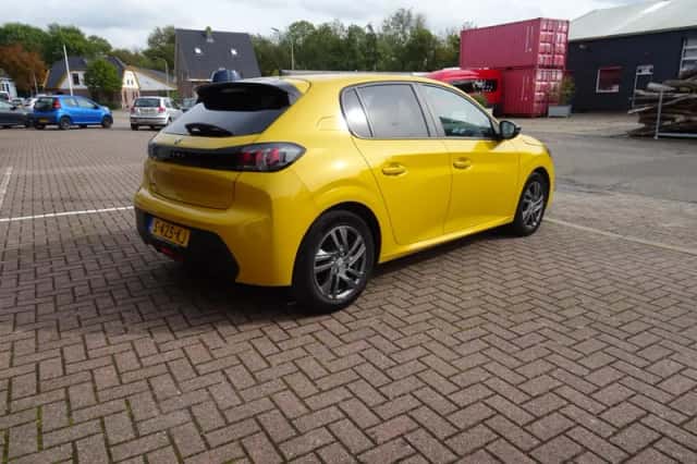 Peugeot 208 (2022) thumbnail 5