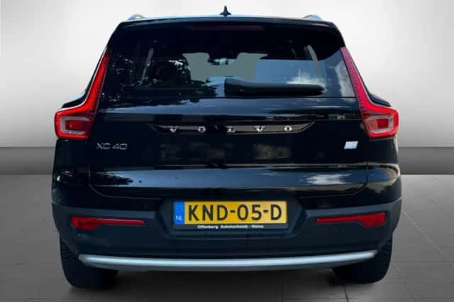 Volvo XC40 (2023) thumbnail 4
