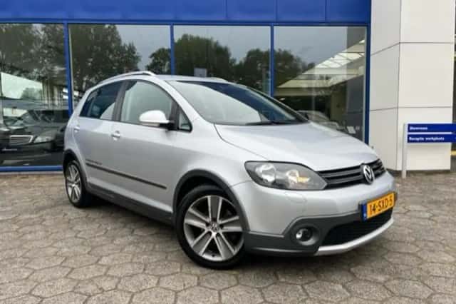 Volkswagen Golf (2012) thumbnail 2