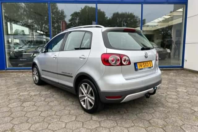 Volkswagen Golf (2012) thumbnail 3
