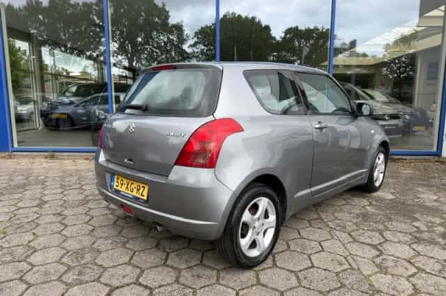 Suzuki Swift (2007) thumbnail 5