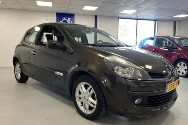 Renault Clio (2006) thumbnail 2