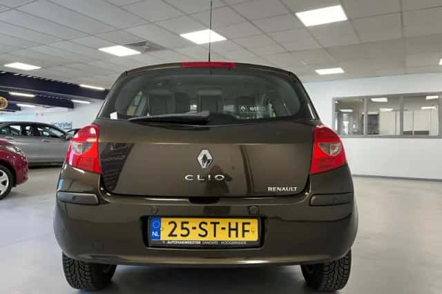 Renault Clio (2006) thumbnail 5
