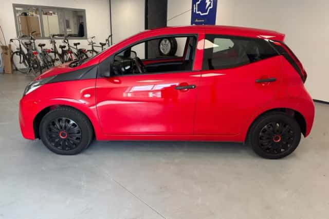 Toyota Aygo (2018) thumbnail 4