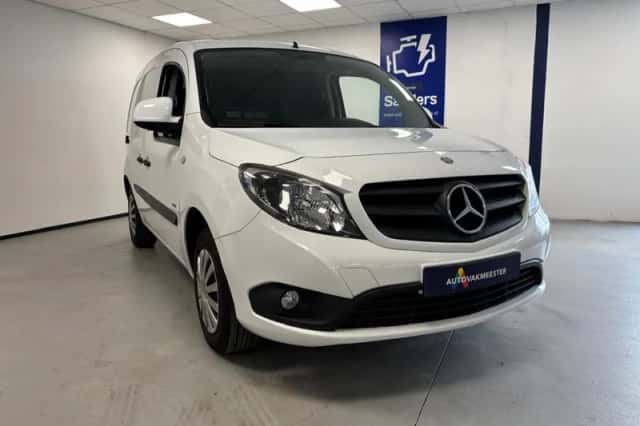 Mercedes-Benz Citan (2017) thumbnail 2