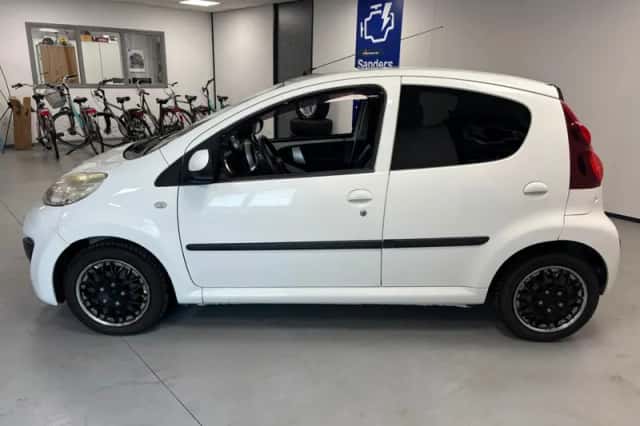 Peugeot 107 (2013) thumbnail 4