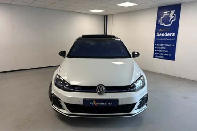 Volkswagen Golf (2018) thumbnail 3