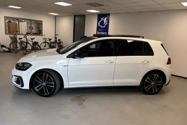 Volkswagen Golf (2018) thumbnail 4