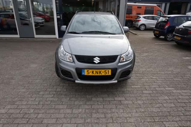 Suzuki SX4 (2013) thumbnail 2