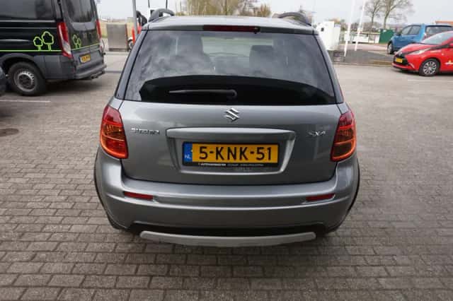 Suzuki SX4 (2013) thumbnail 6