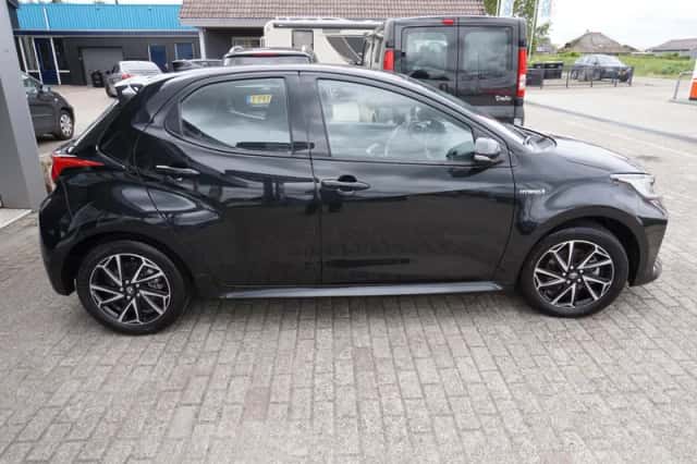 Toyota Yaris (2020) thumbnail 4