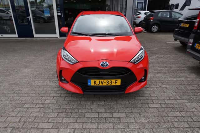 Toyota Yaris (2022) thumbnail 2