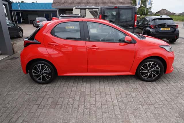 Toyota Yaris (2022) thumbnail 4