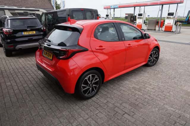Toyota Yaris (2022) thumbnail 5