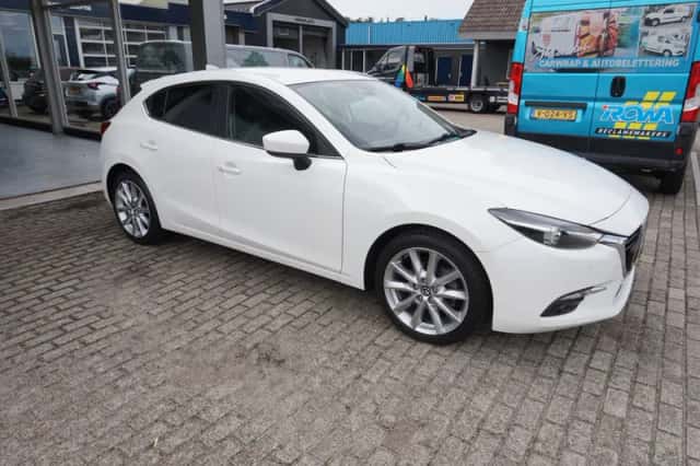 Mazda 3 (2018) thumbnail 3
