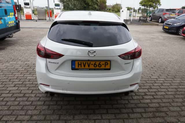 Mazda 3 (2018) thumbnail 5