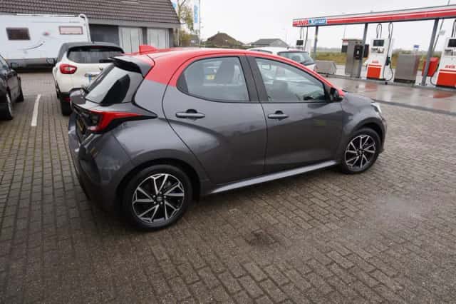 Toyota Yaris (2021) thumbnail 4