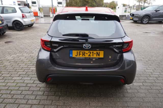 Toyota Yaris (2021) thumbnail 5