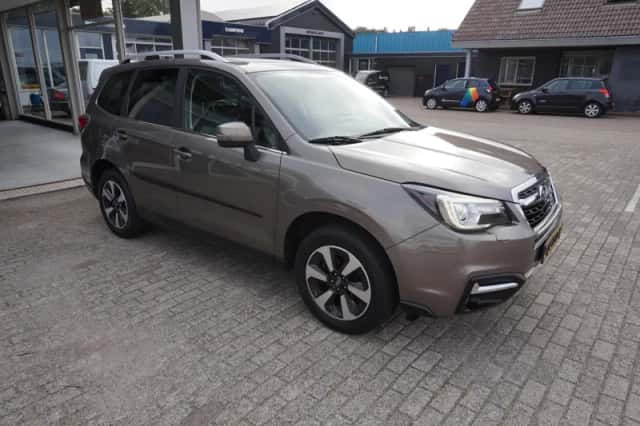 Subaru Forester (2017) thumbnail 3