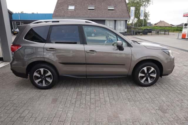 Subaru Forester (2017) thumbnail 4