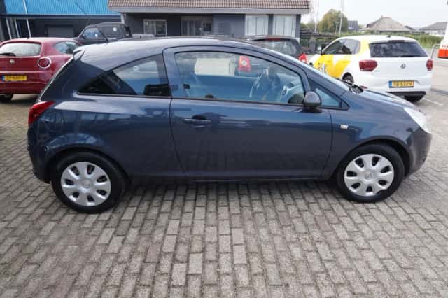 Opel Corsa (2008) thumbnail 4