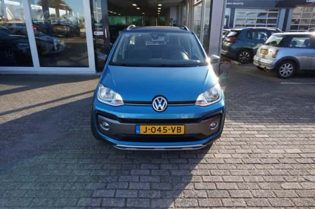 Volkswagen Up! (2017) thumbnail 2