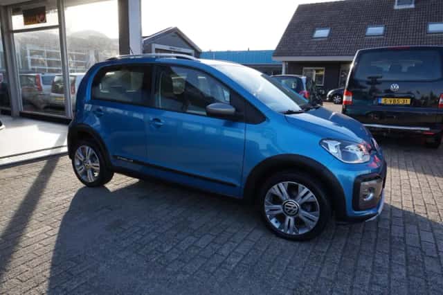 Volkswagen Up! (2017) thumbnail 3