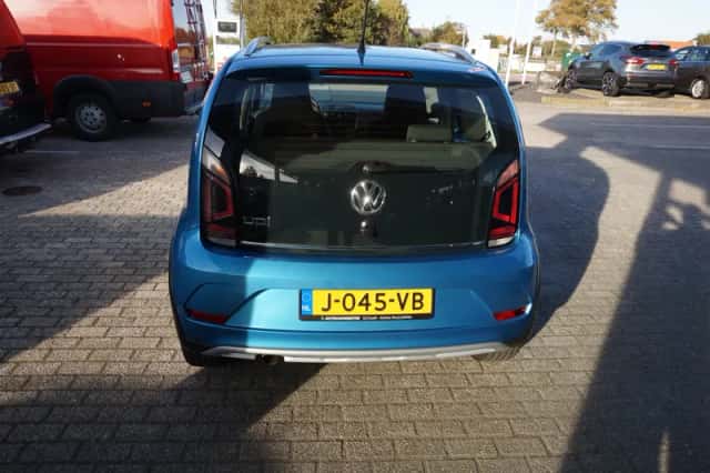 Volkswagen Up! (2017) thumbnail 5