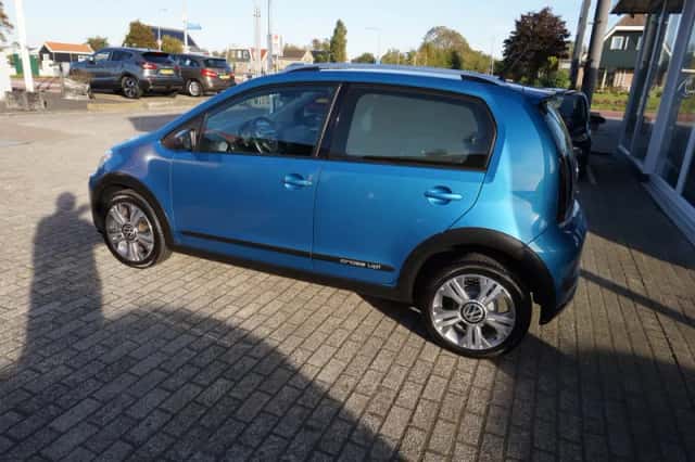 Volkswagen Up! (2017) thumbnail 6