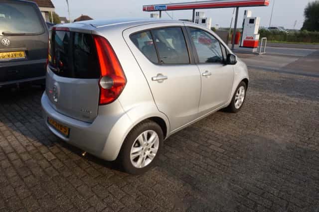 Opel Agila (2011) thumbnail 5