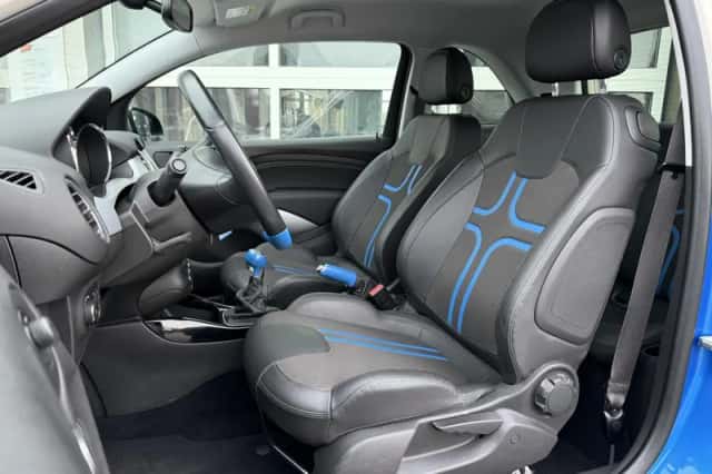 Opel Adam (2016) thumbnail 3