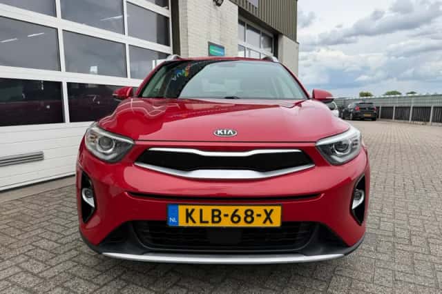 Kia Stonic (2018) thumbnail 4