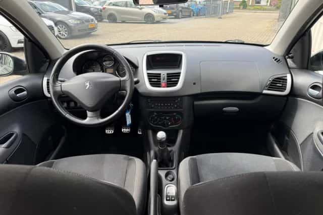 Peugeot 206 (2009) thumbnail 3