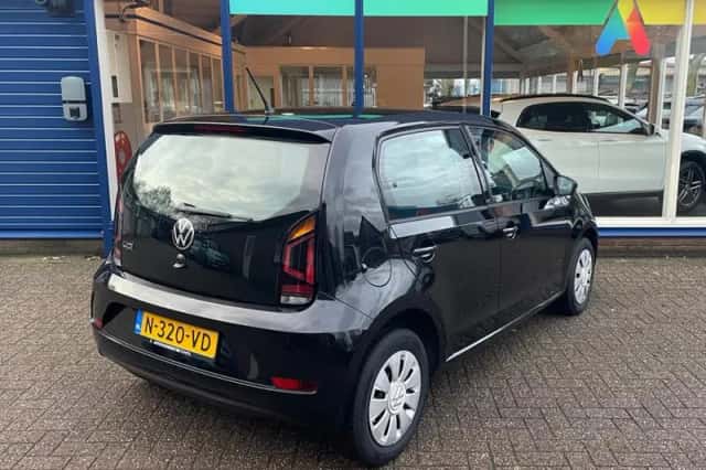 Volkswagen Up! (2022) thumbnail 4