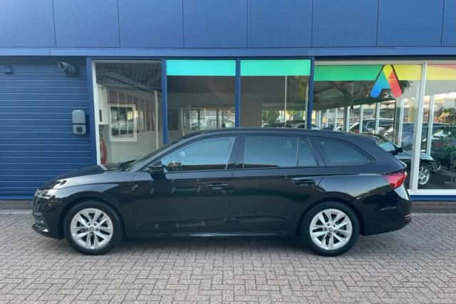 Škoda Octavia (2021) thumbnail 2