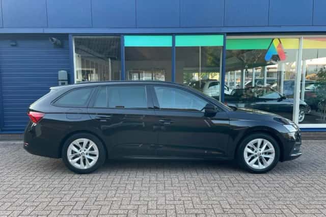 Škoda Octavia (2021) thumbnail 3