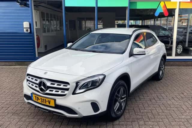 Mercedes-Benz GLA-Klasse (2017) thumbnail 1