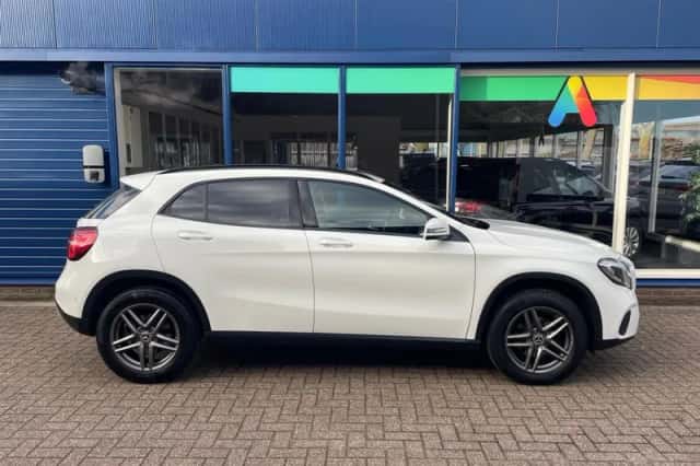 Mercedes-Benz GLA-Klasse (2017) thumbnail 3