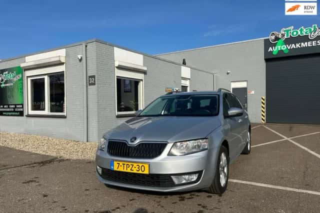 Škoda Octavia (2013) thumbnail 1