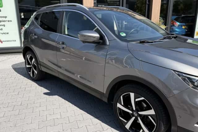Nissan Qashqai (2018) thumbnail 3