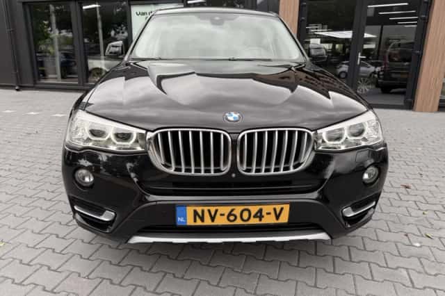 BMW X3 (2017) thumbnail 2