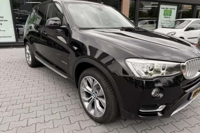 BMW X3 (2017) thumbnail 3