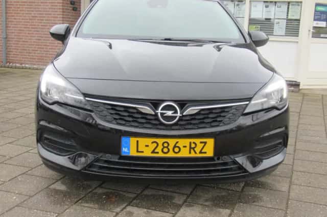 Opel Astra (2021) thumbnail 2