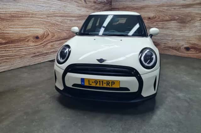 MINI One (2021) thumbnail 4
