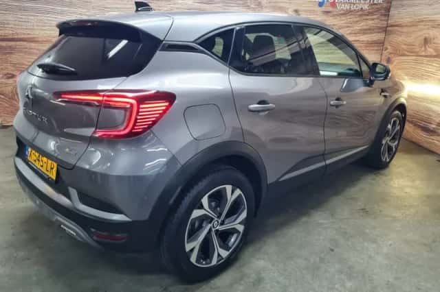Renault Captur (2023) thumbnail 6