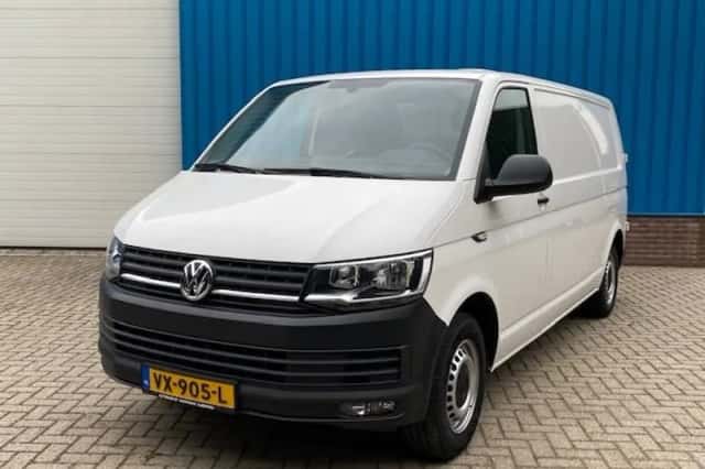 Volkswagen Transporter (2016) thumbnail 2