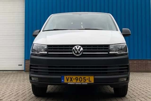 Volkswagen Transporter (2016) thumbnail 3