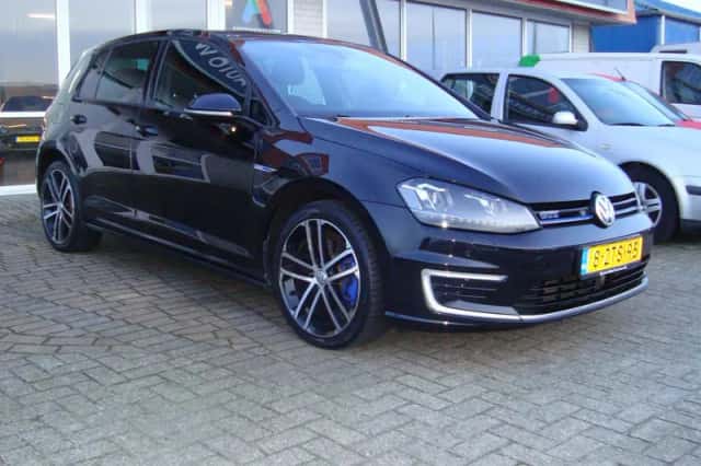 Volkswagen Golf (2015) thumbnail 2
