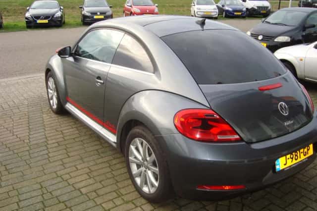 Volkswagen Beetle (2016) thumbnail 4